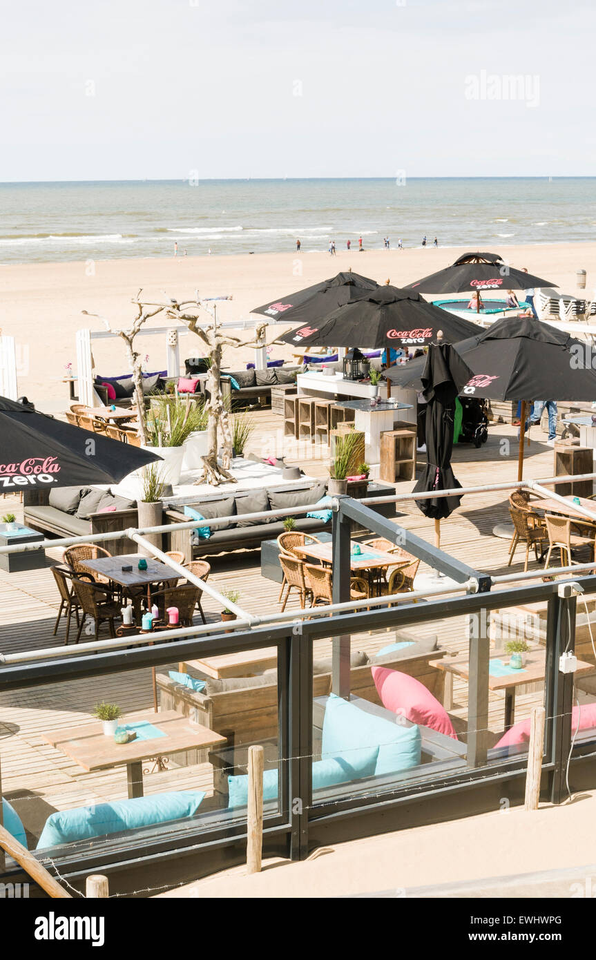 Restaurant en plein air à Scheveningen strand Banque D'Images