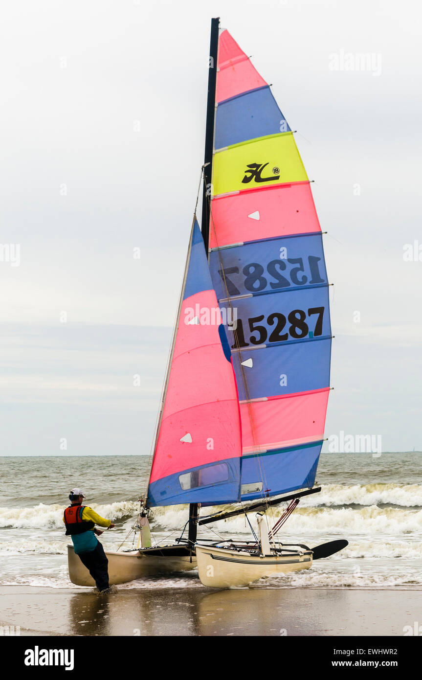 Les plages d'une femme son voile sur une plage. Banque D'Images