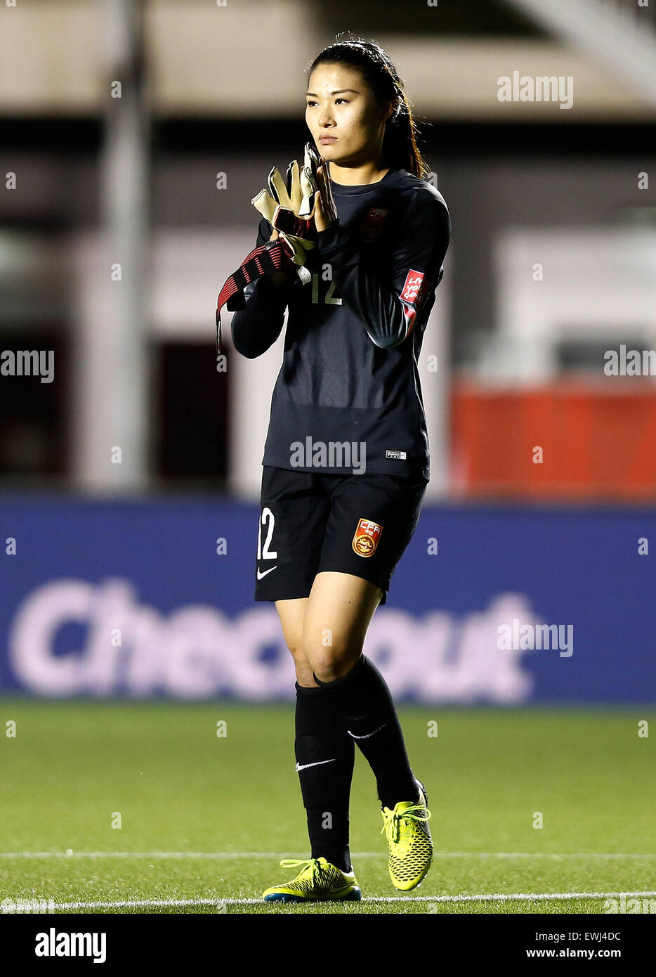Ottawa, Canada. 26 Juin, 2015. Wang Fei, gardien de la Chine, réagit après le quart de finale entre la Chine et les États-Unis au stade Lansdowne à Ottawa, Canada le 26 juin 2015. La Chine a perdu 0-1. (Xinhua/Wang Lili) Credit : Xinhua/Alamy Live News Banque D'Images Ottawa, Canada. 26 Juin, 2015. Wang Fei, gardien de la Chine, réagit après le quart de finale entre la Chine et les États-Unis au stade Lansdowne à Ottawa, Canada le 26 juin 2015. La Chine a perdu 0-1. (Xinhua/Wang Lili) Credit : Xinhua/Alamy Live News Banque D'Images