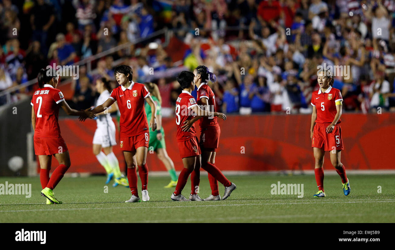 Ottawa, Canada. 26 Juin, 2015. Les joueurs de la Chine réagir après le quart de finale entre la Chine et les États-Unis au stade Lansdowne à Ottawa, Canada le 26 juin 2015. La Chine a perdu 0-1. (Xinhua/Qin Lang) Credit : Xinhua/Alamy Live News Banque D'Images Ottawa, Canada. 26 Juin, 2015. Les joueurs de la Chine réagir après le quart de finale entre la Chine et les États-Unis au stade Lansdowne à Ottawa, Canada le 26 juin 2015. La Chine a perdu 0-1. (Xinhua/Qin Lang) Credit : Xinhua/Alamy Live News Banque D'Images