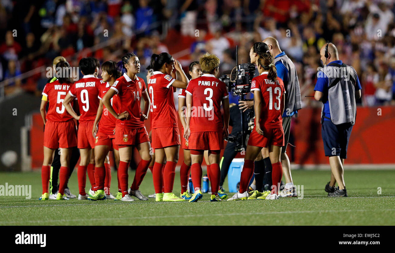 Ottawa, Canada. 26 Juin, 2015. Les joueurs de la Chine réagir après le quart de finale entre la Chine et les États-Unis au stade Lansdowne à Ottawa, Canada le 26 juin 2015. La Chine a perdu 0-1. (Xinhua/Qin Lang) Credit : Xinhua/Alamy Live News Banque D'Images Ottawa, Canada. 26 Juin, 2015. Les joueurs de la Chine réagir après le quart de finale entre la Chine et les États-Unis au stade Lansdowne à Ottawa, Canada le 26 juin 2015. La Chine a perdu 0-1. (Xinhua/Qin Lang) Credit : Xinhua/Alamy Live News Banque D'Images