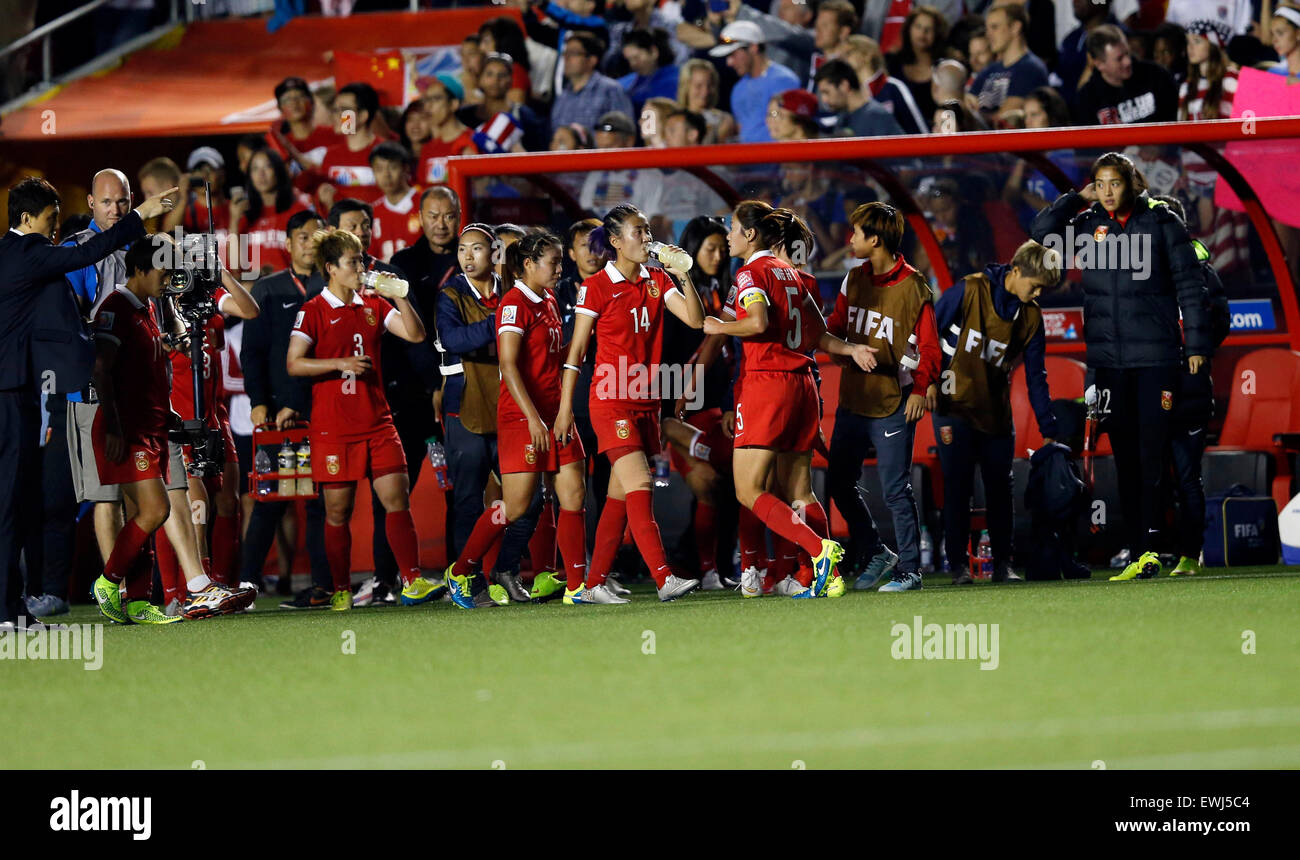 Ottawa, Canada. 26 Juin, 2015. Les joueurs de la Chine réagir après le quart de finale entre la Chine et les États-Unis au stade Lansdowne à Ottawa, Canada le 26 juin 2015. La Chine a perdu 0-1. (Xinhua/Qin Lang) Credit : Xinhua/Alamy Live News Banque D'Images Ottawa, Canada. 26 Juin, 2015. Les joueurs de la Chine réagir après le quart de finale entre la Chine et les États-Unis au stade Lansdowne à Ottawa, Canada le 26 juin 2015. La Chine a perdu 0-1. (Xinhua/Qin Lang) Credit : Xinhua/Alamy Live News Banque D'Images