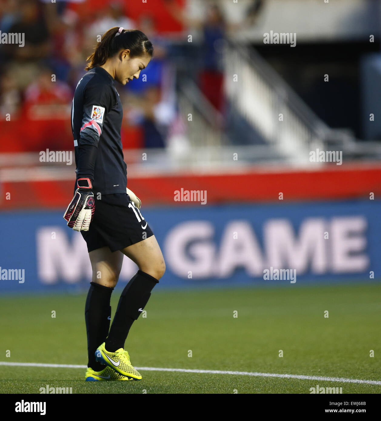 Ottawa, Canada. 26 Juin, 2015. Gardien de la Chine Wang Fei réagit au cours du quart de finale entre la Chine et les États-Unis au stade Lansdowne à Ottawa, Canada le 26 juin 2015. La Chine a perdu 0-1. (Xinhua/Ding Xu) Credit : Xinhua/Alamy Live News Banque D'Images Ottawa, Canada. 26 Juin, 2015. Gardien de la Chine Wang Fei réagit au cours du quart de finale entre la Chine et les États-Unis au stade Lansdowne à Ottawa, Canada le 26 juin 2015. La Chine a perdu 0-1. (Xinhua/Ding Xu) Credit : Xinhua/Alamy Live News Banque D'Images