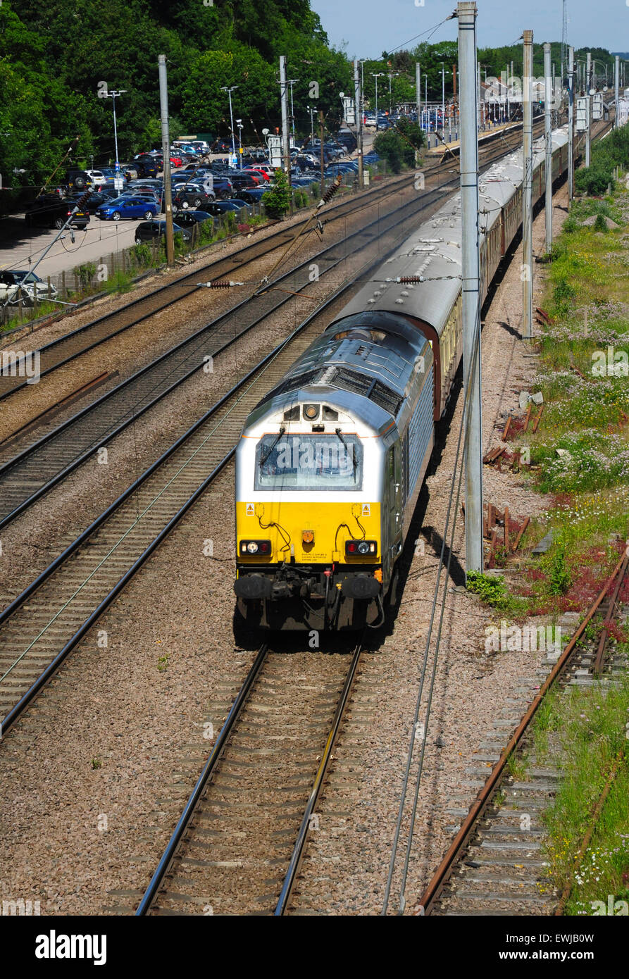 Class 67 chefs diesel un stock vide de trains voitures Pullman sud via Hitchin, Hertfordshire, England, UK Banque D'Images