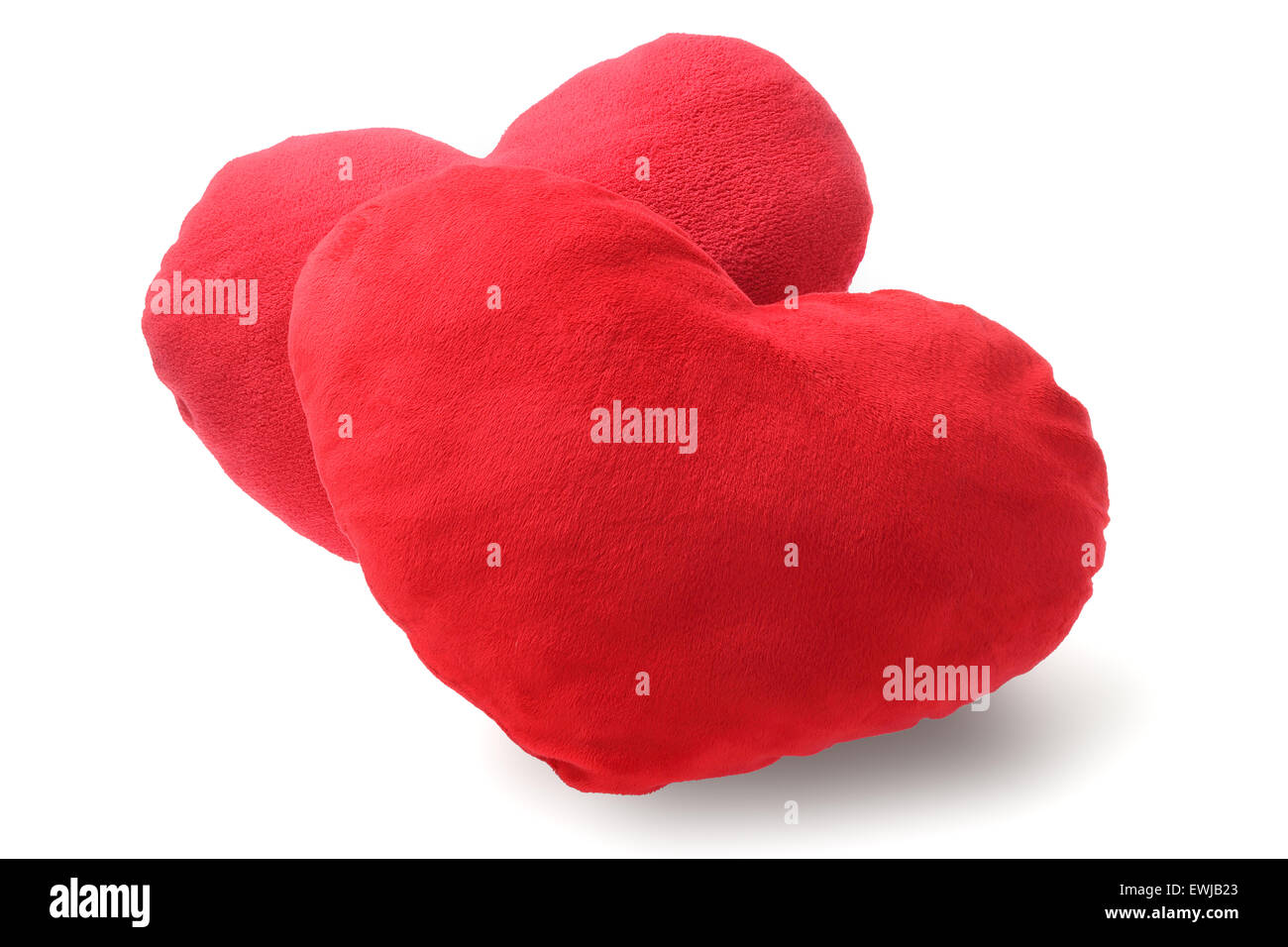 Deux coussins coeur rouge sur fond blanc Banque D'Images