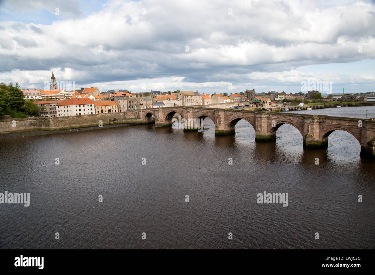 Pont de pierre historique crossing River Tweed, Berwick-upon-Tweed, Northumberland, England, UK Banque D'Images