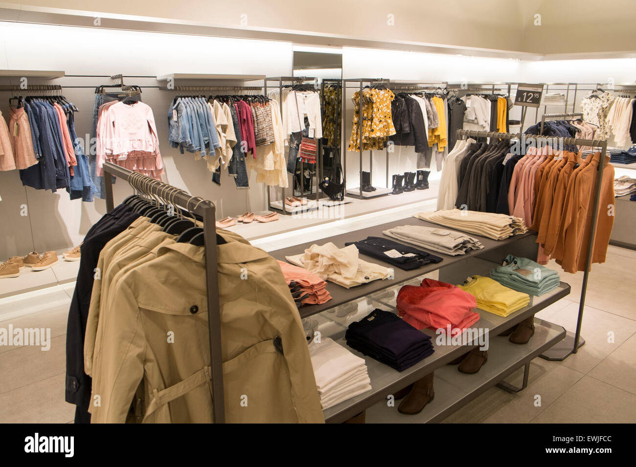 Intérieur de Zara kids store boutique dans le centre commercial de Canberra, Territoire de la capitale australienne, Australie Photo Stock - Alamy