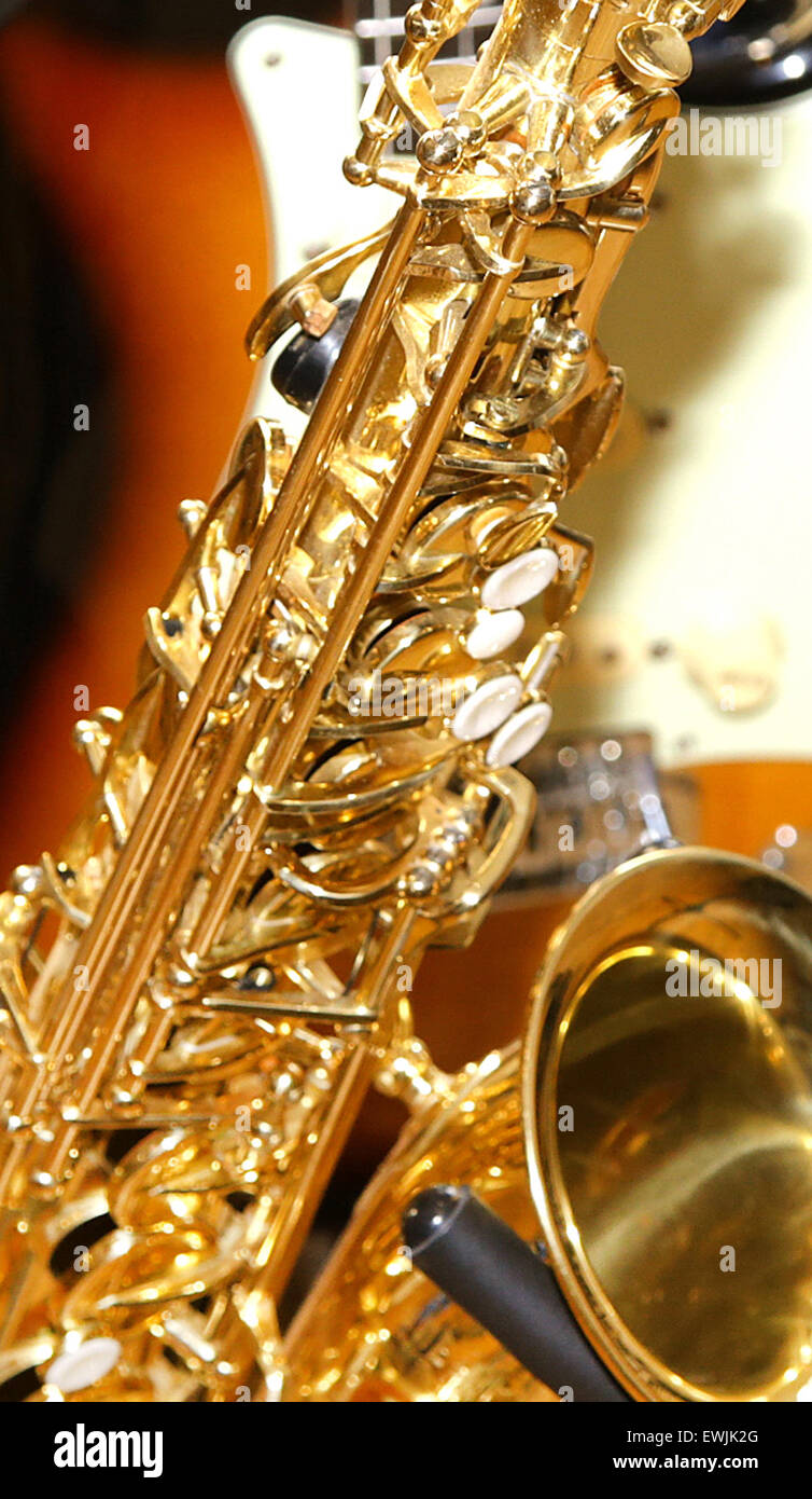 Saxophone brillant doré Banque D'Images