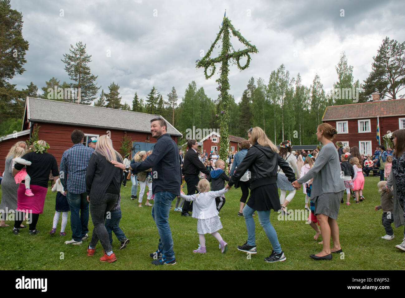 Maypole dance suédois. Banque D'Images