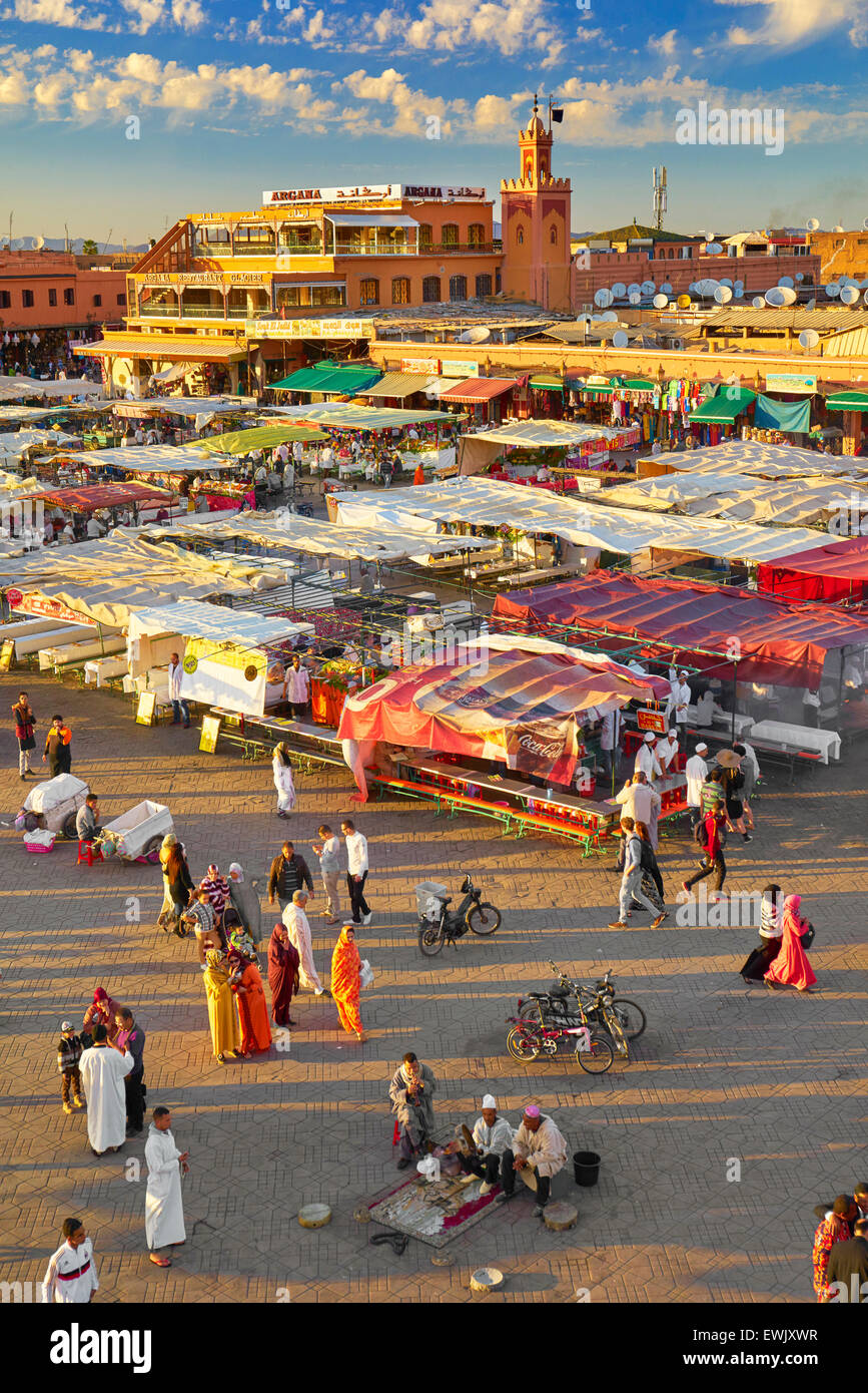 Place Djemaa el Fna, Marrakech, Maroc, Afrique Banque D'Images