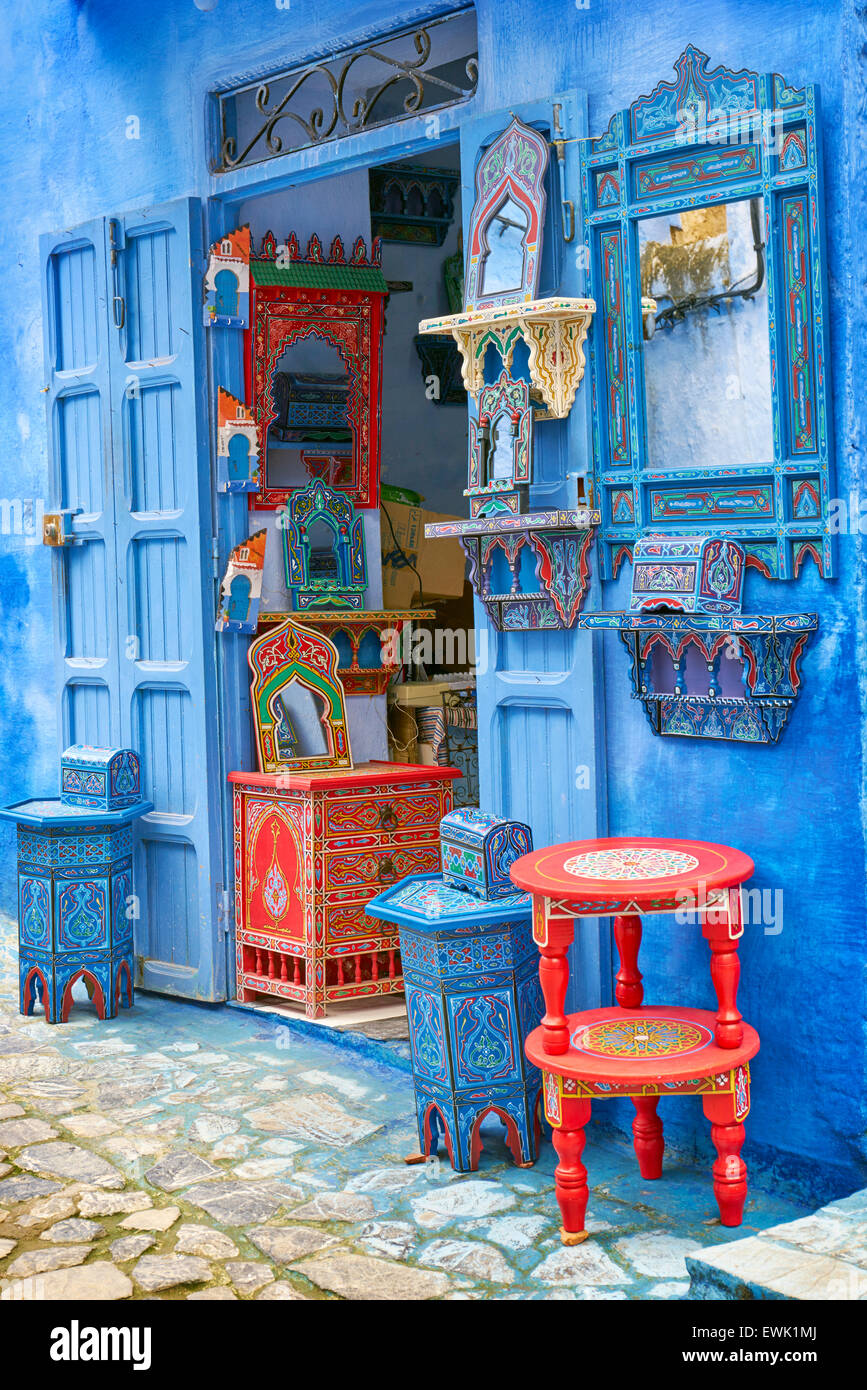 Murs peints en bleu à l'ancienne médina de Chefchaouen, Maroc, Afrique Banque D'Images