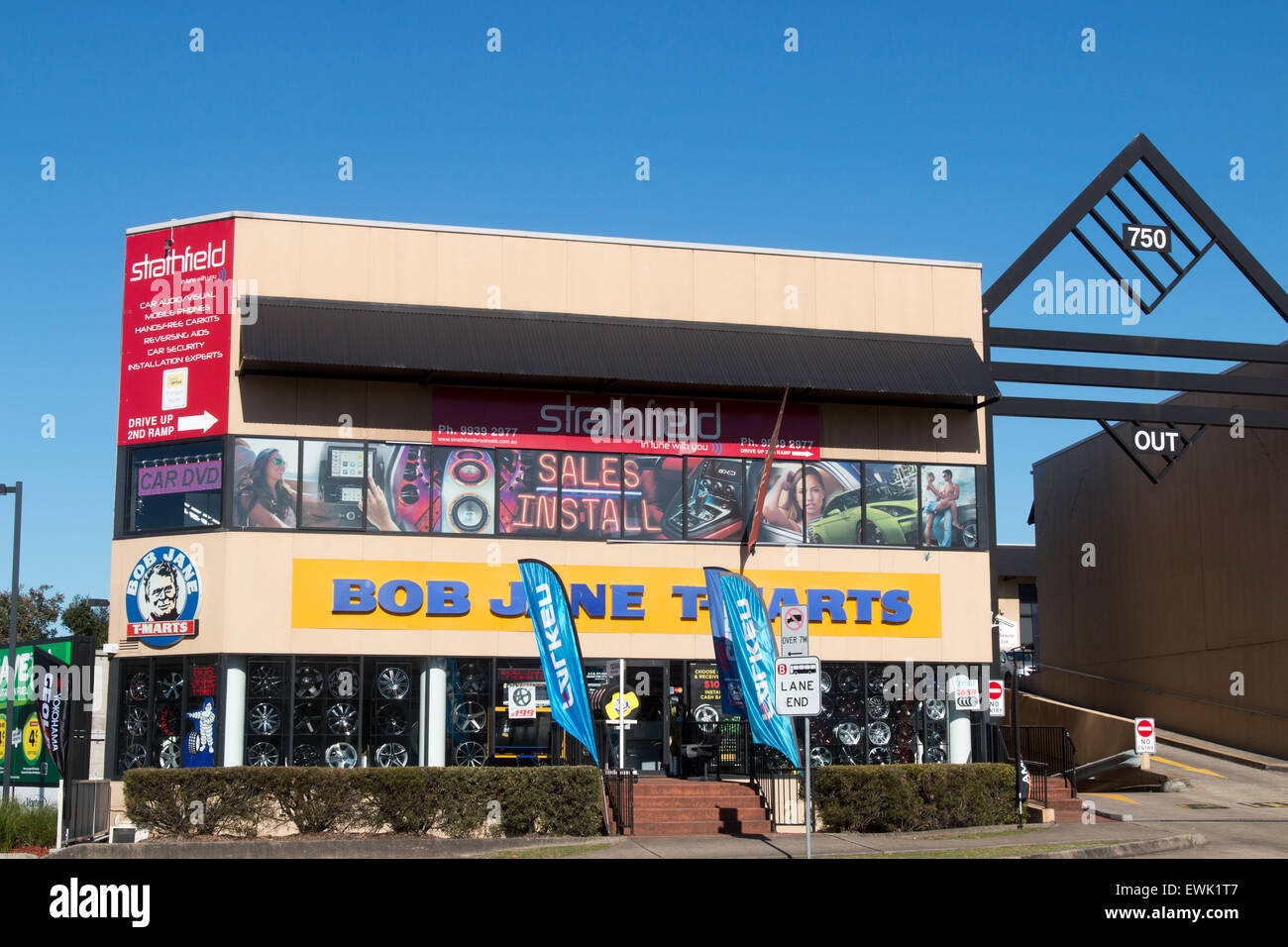 Bob Jane T Marts est une chaîne de vente au détail australienne qui vend des batteries et des réparations de pneus de rechange, Brrokvale, Sydney, Australie Banque D'Images