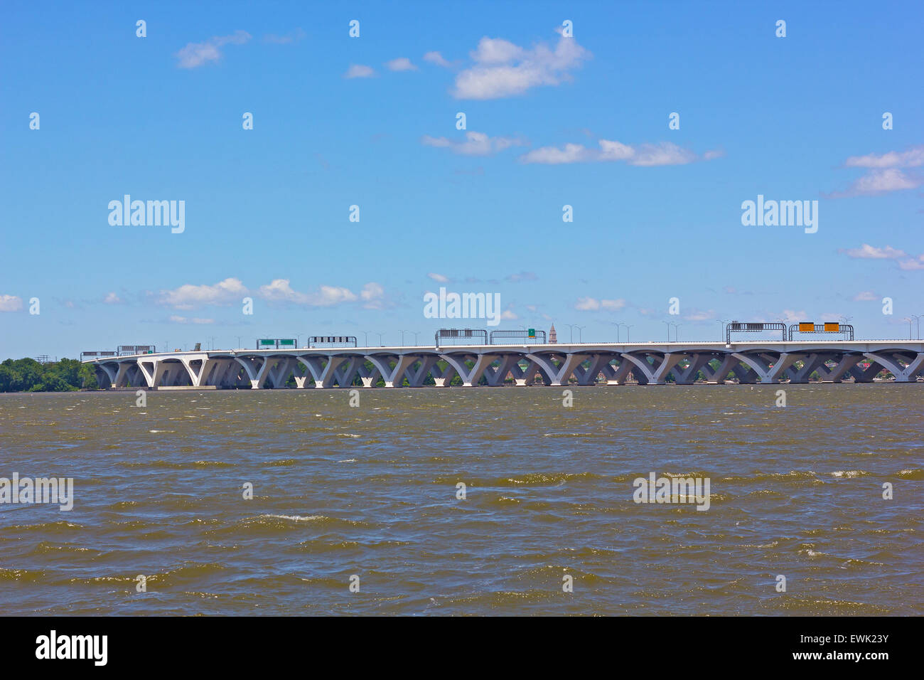 Vue sur le pont de la Woodrow Wilson National Harbor dans le Maryland, USA. Banque D'Images