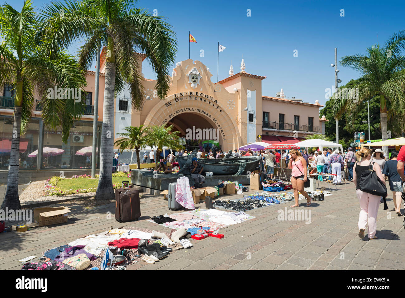 SANTA CRUZ de Ténérife, Espagne - 21 juin 2015 : La Recova héberge el mercado de Nuestra Senora de Africa, principal marché à Santa Banque D'Images