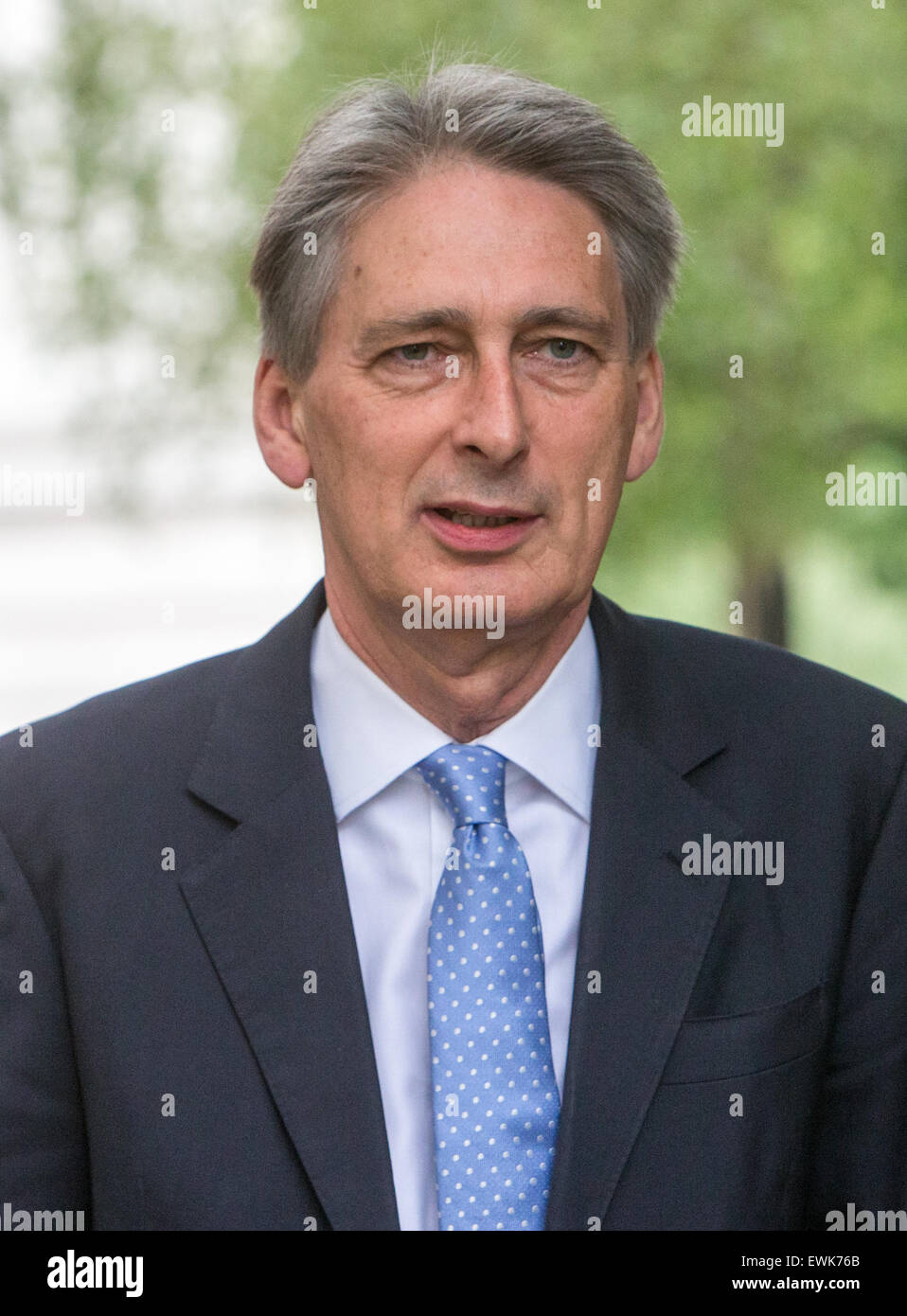 Philip Hammond,secrétaire d'État aux Affaires étrangères et du Commonwealth, arrive à Downing Street pour une réunion du Cabinet. Banque D'Images