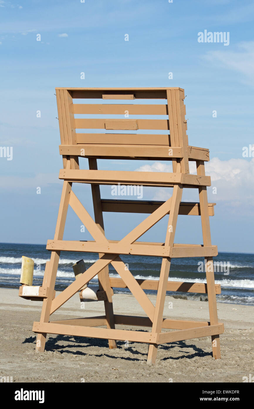 Chaise de sauveteur sur la plage de Wildwood Crest, New Jersey, USA Photo  Stock - Alamy