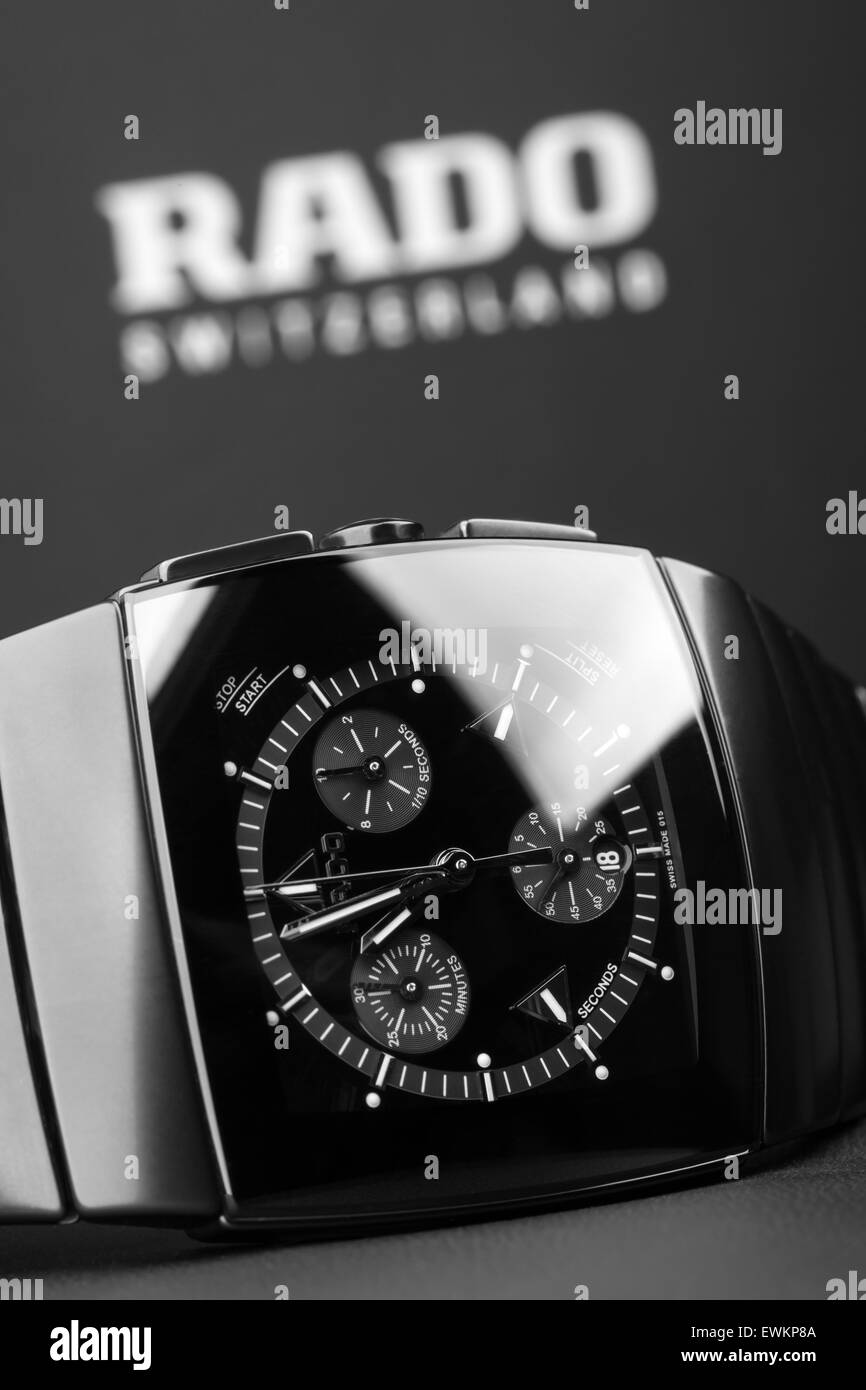 Saint-pétersbourg, Russie - le 18 juin 2015 : Rado Sintra Chrono Montre chronographe pour hommes, fait de la céramique high-tech Banque D'Images
