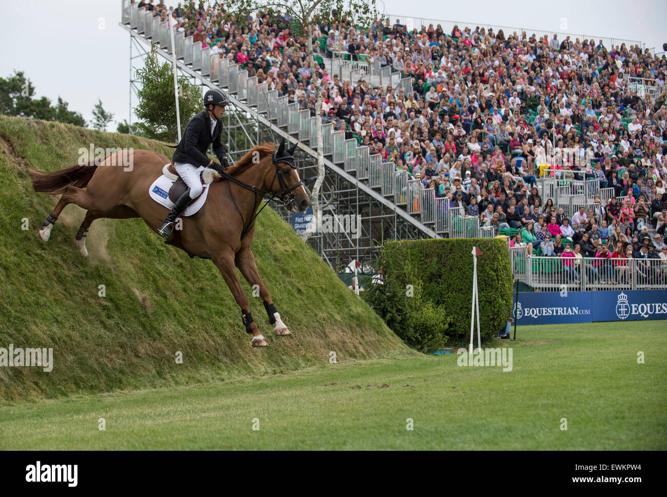 Hickstead, UK. 25 Juin, 2015. Trevor BREEN [IRL] équitation LOUGHNATOUSA W B gagner le Equestrian.Com Derby. Été a remporté l'événement. Crédit : Stephen Bartholomew/Alamy Live News Banque D'Images