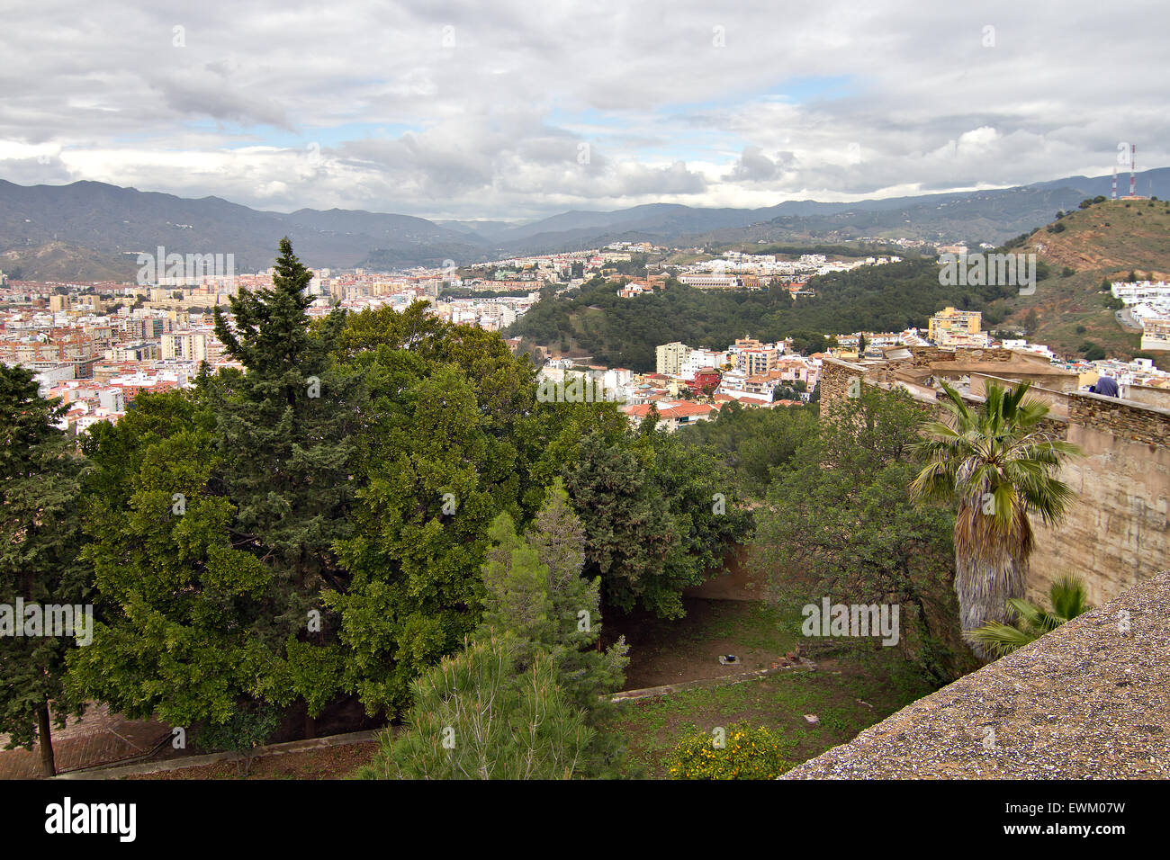 Tour de la partie haute de la Citadelle Malaga avec la ville en arrière-plan. Banque D'Images