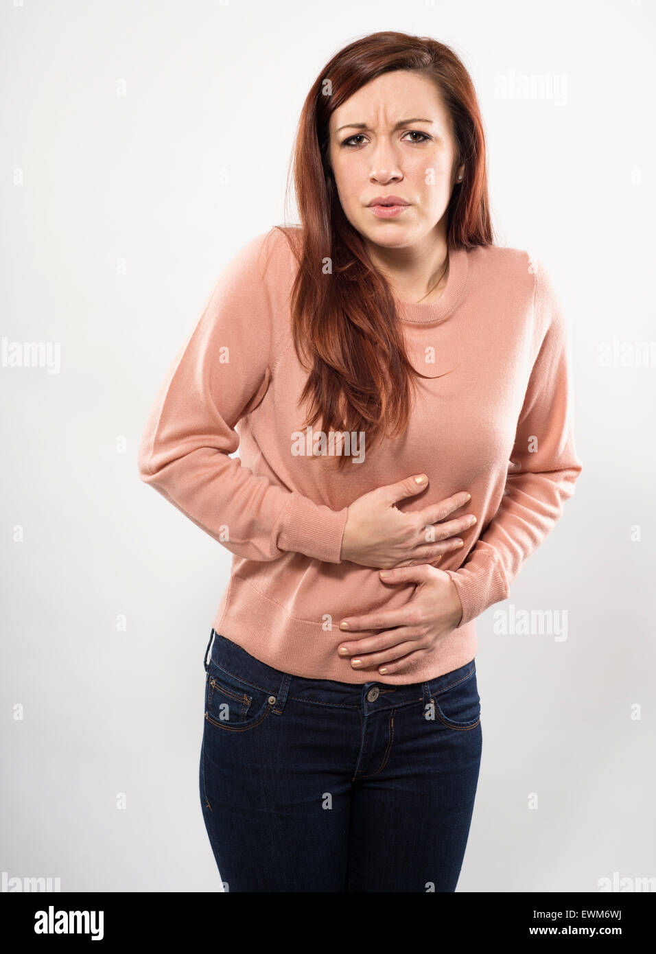 Portrait d'une femme avec un mal d'estomac Banque D'Images