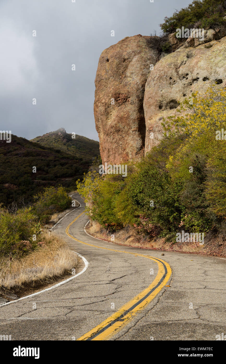 Yerba Buena est une route venteuse dans la montagnes de Santa Monica. Banque D'Images