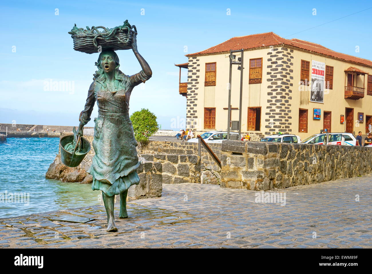 Fisher statue femme, Puerto de la Cruz, Tenerife, Canaries, Espagne Banque D'Images