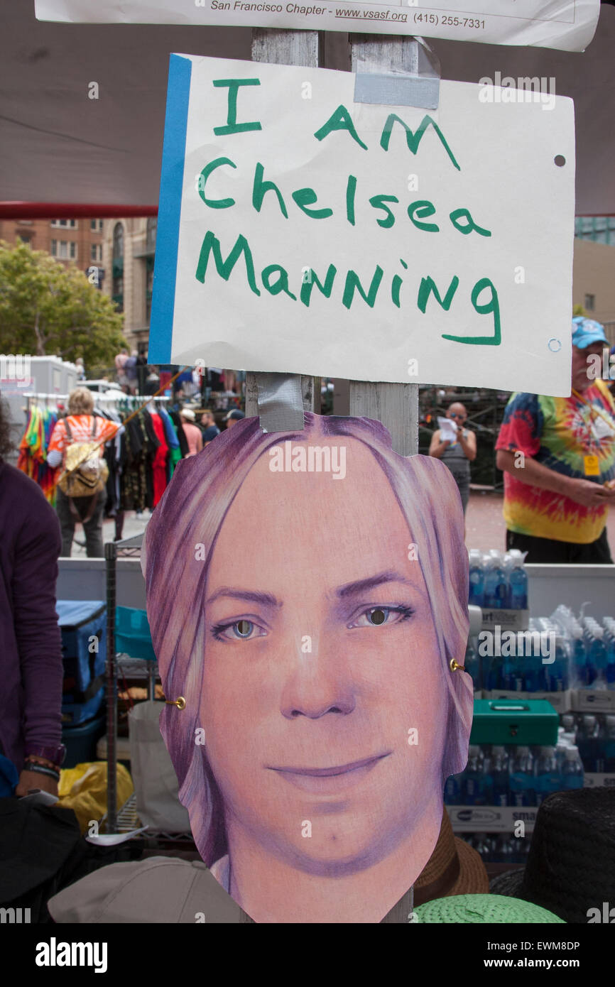 'Je suis Chelsea Manning' affichage à la parade de la Gay Pride à San Francisco, Californie. Banque D'Images