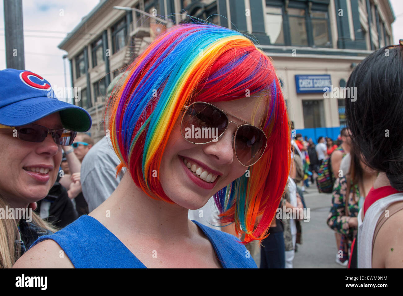 Cheveux arc-en-ciel à la parade de la Gay Pride à San Francisco, Californie. Banque D'Images