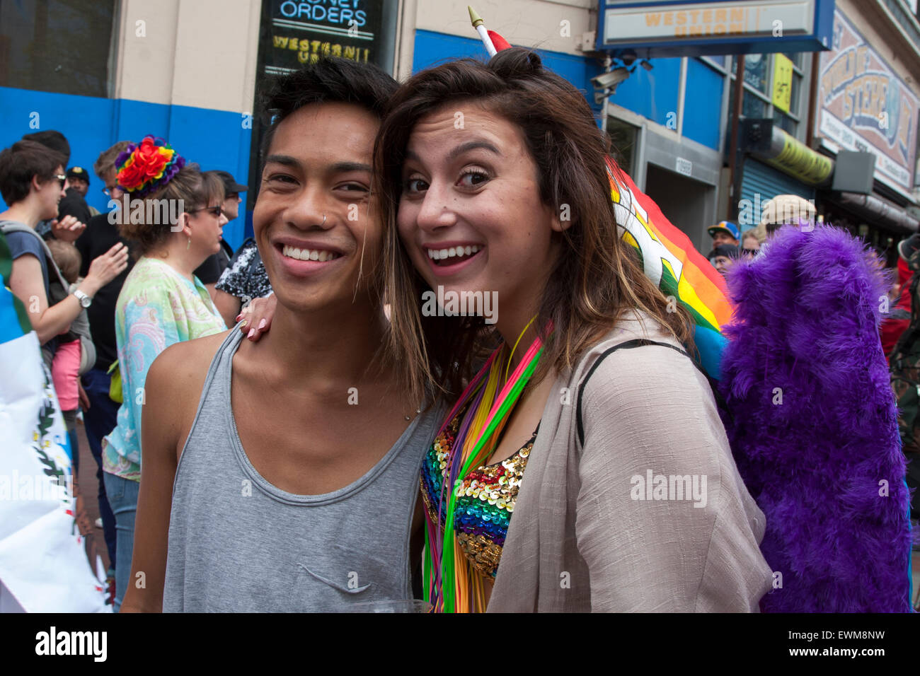 Les gens célébrant à la parade de la Gay Pride à San Francisco, Californie. Banque D'Images