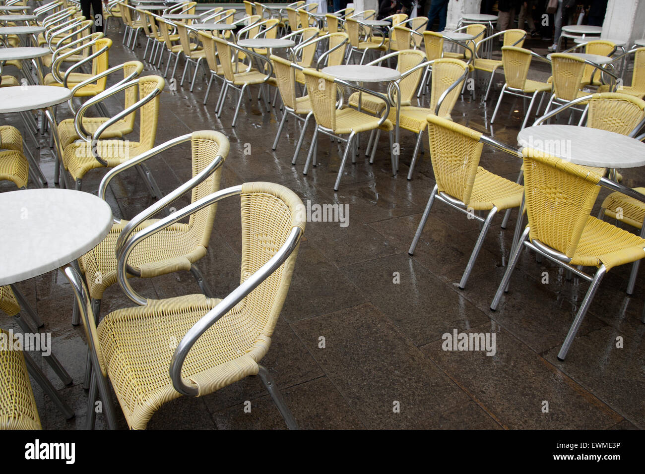 Cafe Tables et chaises à San Marcos - la Place Saint Marc, Venise, Italie Banque D'Images