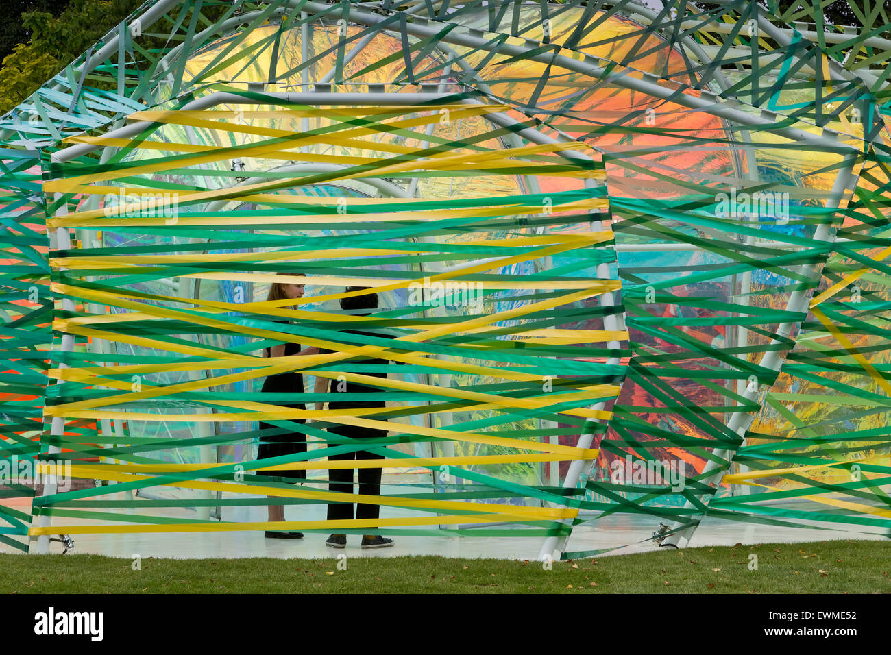 Vue à travers la peau extérieure vers l'intérieur. La serpentine Pavillon d'été 2015, Londres, Royaume-Uni. Architecte : Selgascano Arkite Banque D'Images