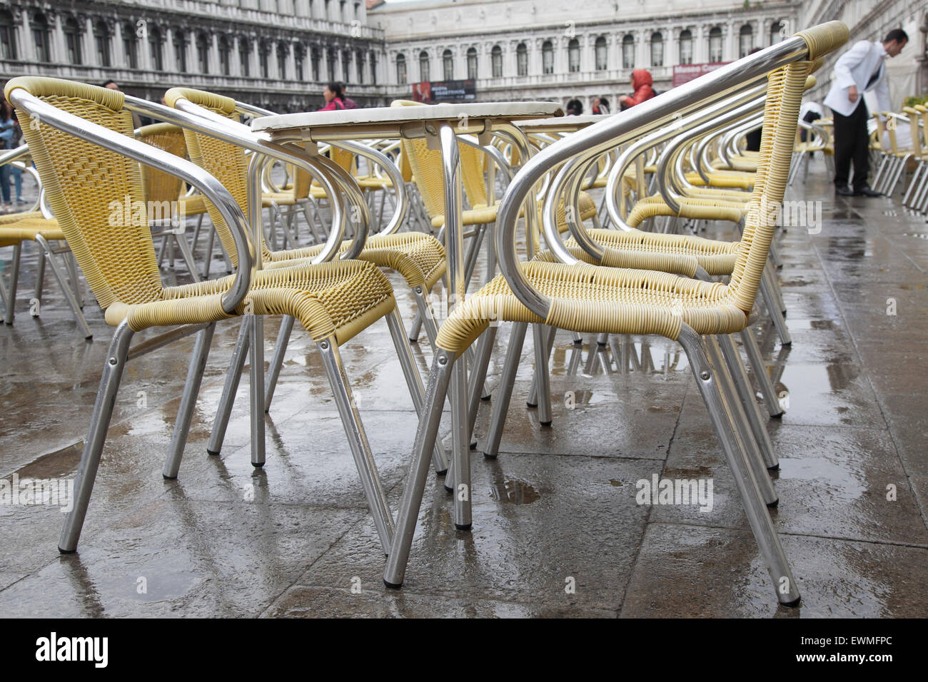 Cafe Tables et chaises à l'hôtellerie à San Marcos - la Place Saint Marc, Venise, Italie Banque D'Images