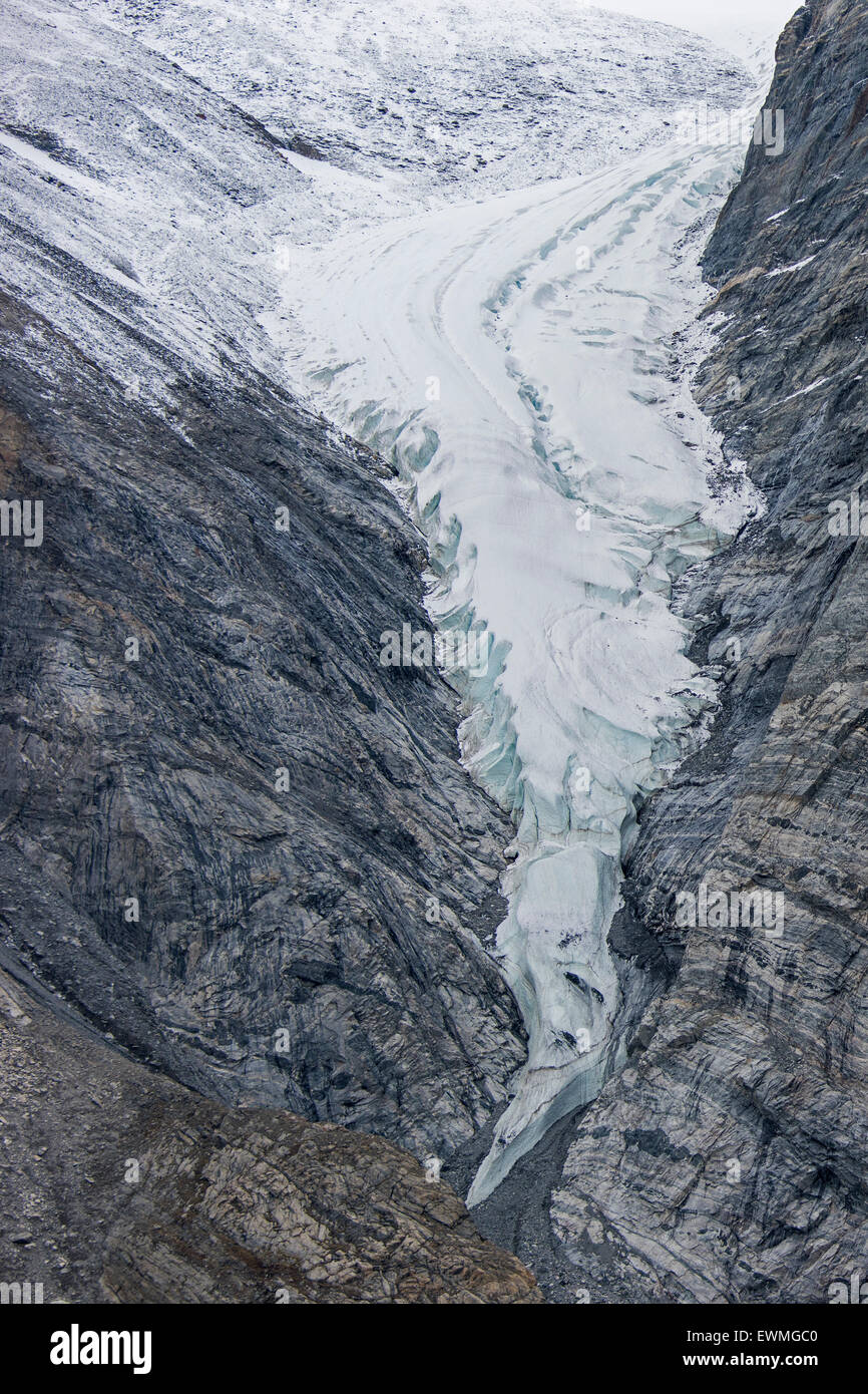 Langue du glacier et robuste des structures rock, Kaiser Franz Josef Fjord, Kejser Franz Josef Fjord, au nord-est du parc national du Groenland Banque D'Images