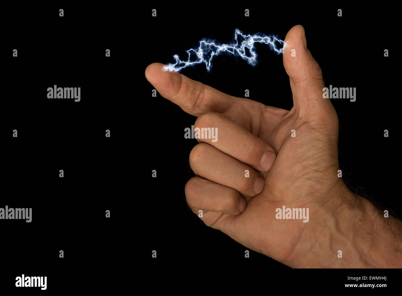 Au bout des doigts l'électricité la tension du courant électrique possible films souples de matériaux thermoélectriques Banque D'Images