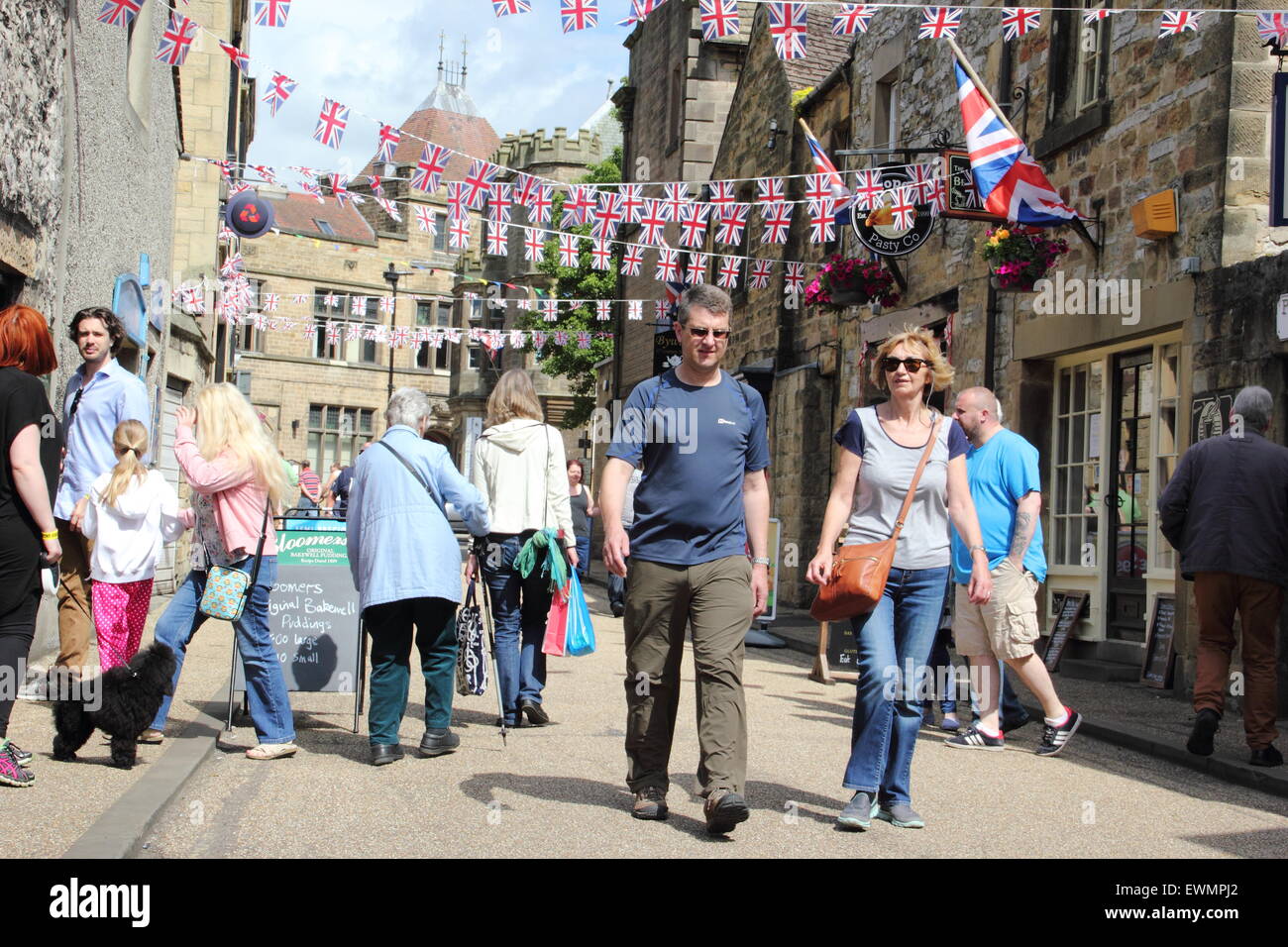 Le centre-ville de Bakewell en été, Peak District, Derbyshire UK - l'été (juin) Banque D'Images