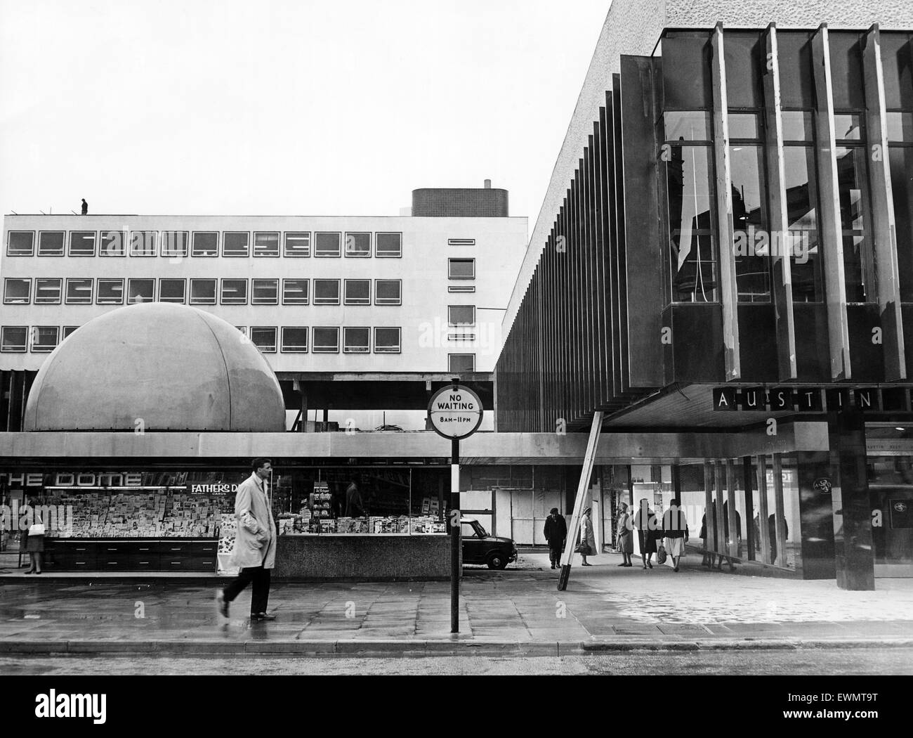 Bull Yard shopping area, Coventry, West Midlands. 10 juin 1965. Banque D'Images