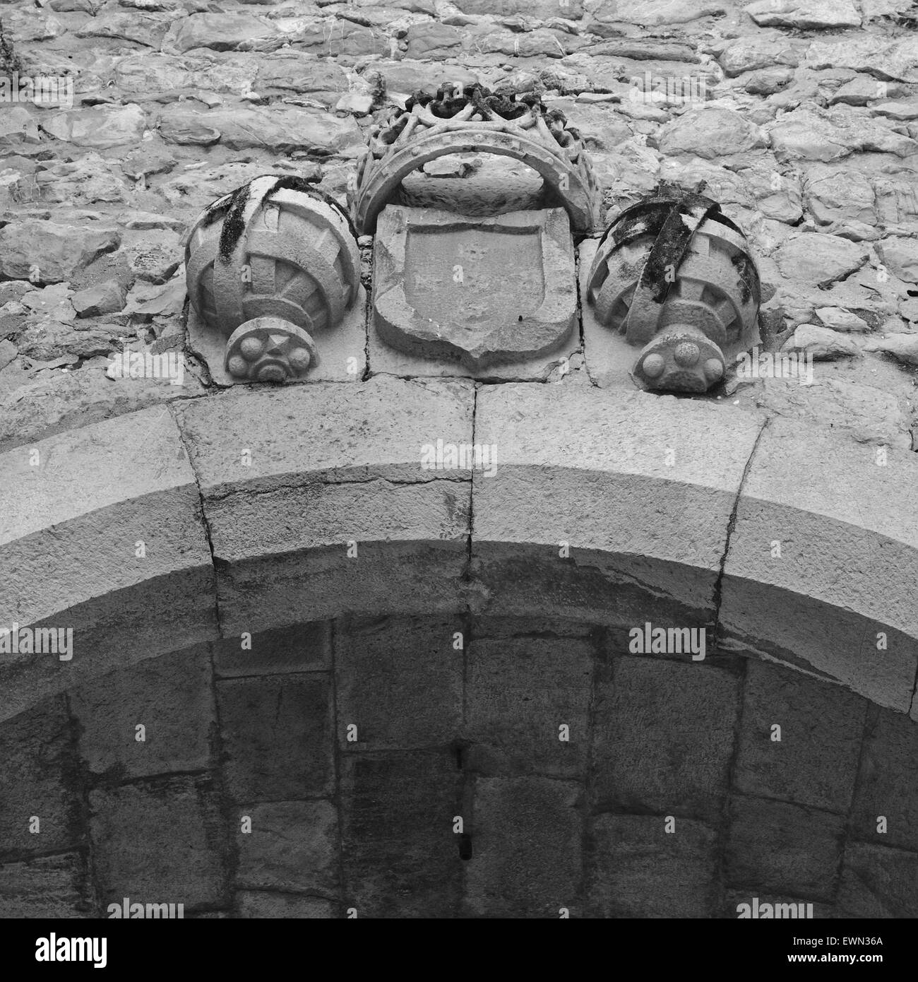 Arche médiévale détail montrant un blason portugais, à Tavira, Algarve, Portugal Banque D'Images