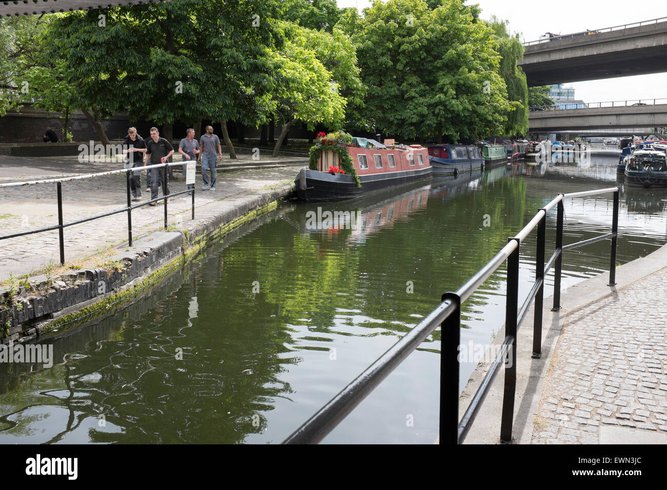 'Grand Union Canal' London Summer péniche amarrée Banque D'Images