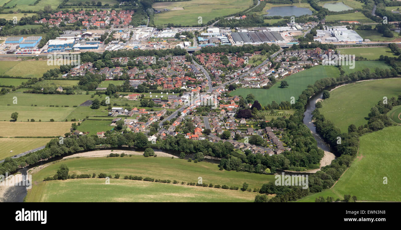 Vue aérienne de Brompton sur Swale village près de Richmond, North Yorkshire, UK Banque D'Images