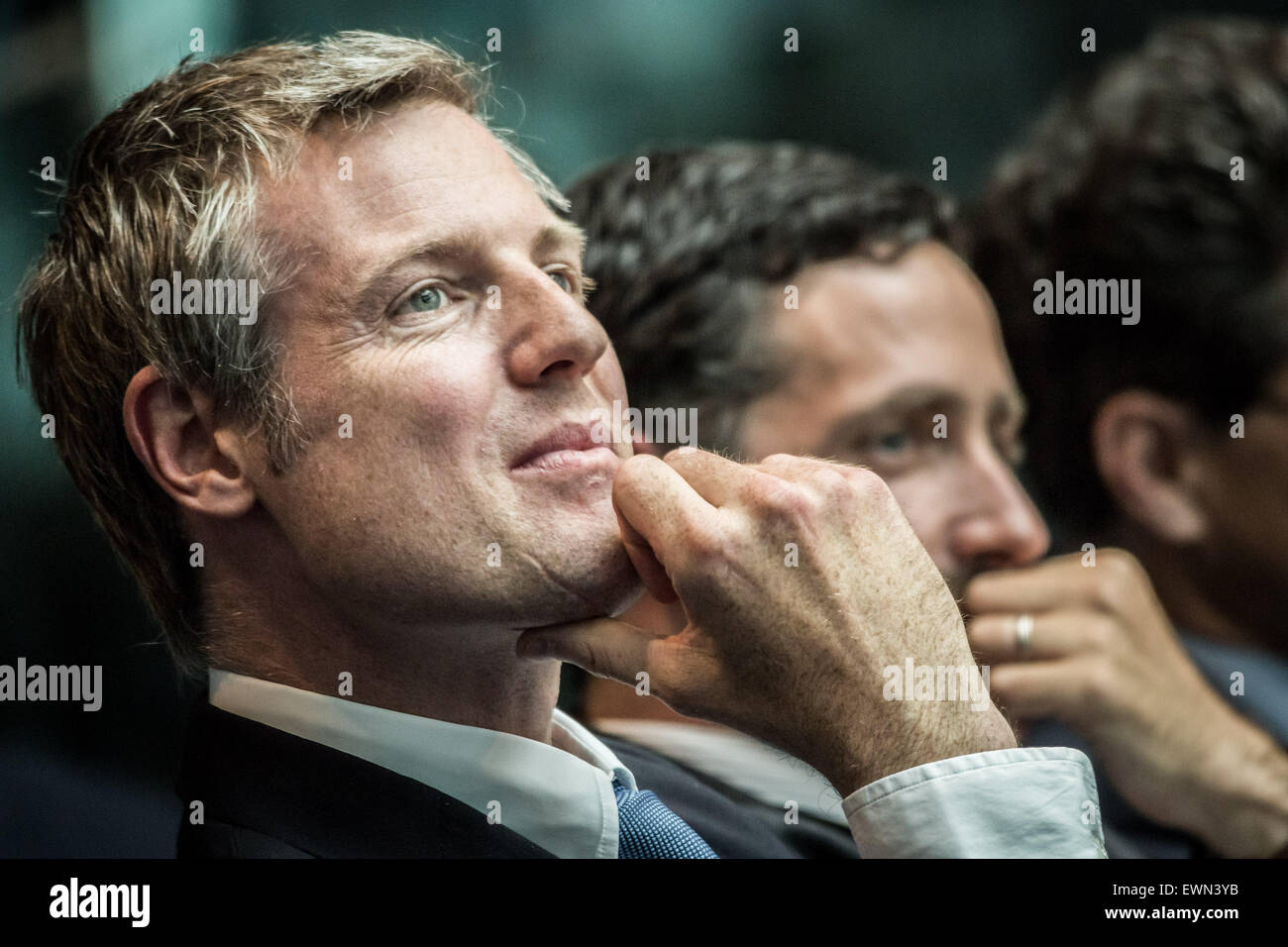 Londres, Royaume-Uni. 29 Juin, 2015. Zac Goldsmith Maire Boris Johnson MP s'associe au lancement d'une première mondiale électrique zéro émission bus double étage au procès propre Sommet mondial Bus Crédit : Guy Josse/Alamy Live News Banque D'Images