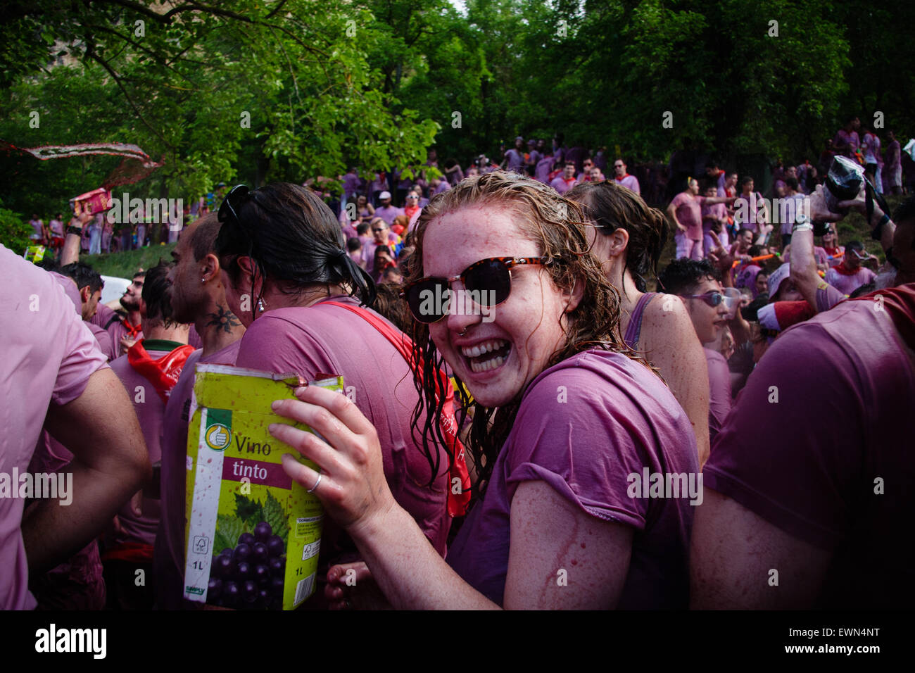 Riscos de Bilibio, Haro, La Rioja, Espagne. 29 juin 2015. Haro carnavaliers à Bataille de vin qui a lieu chaque année sur la journée. Banque D'Images