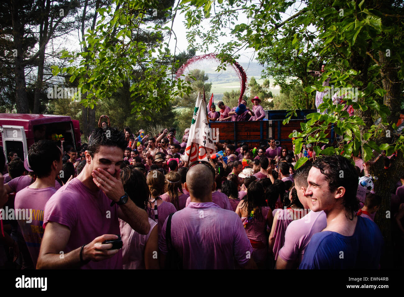 Riscos de Bilibio, Haro, La Rioja, Espagne. 29 juin 2015. Haro carnavaliers à Bataille de vin qui a lieu chaque année sur la journée. Banque D'Images