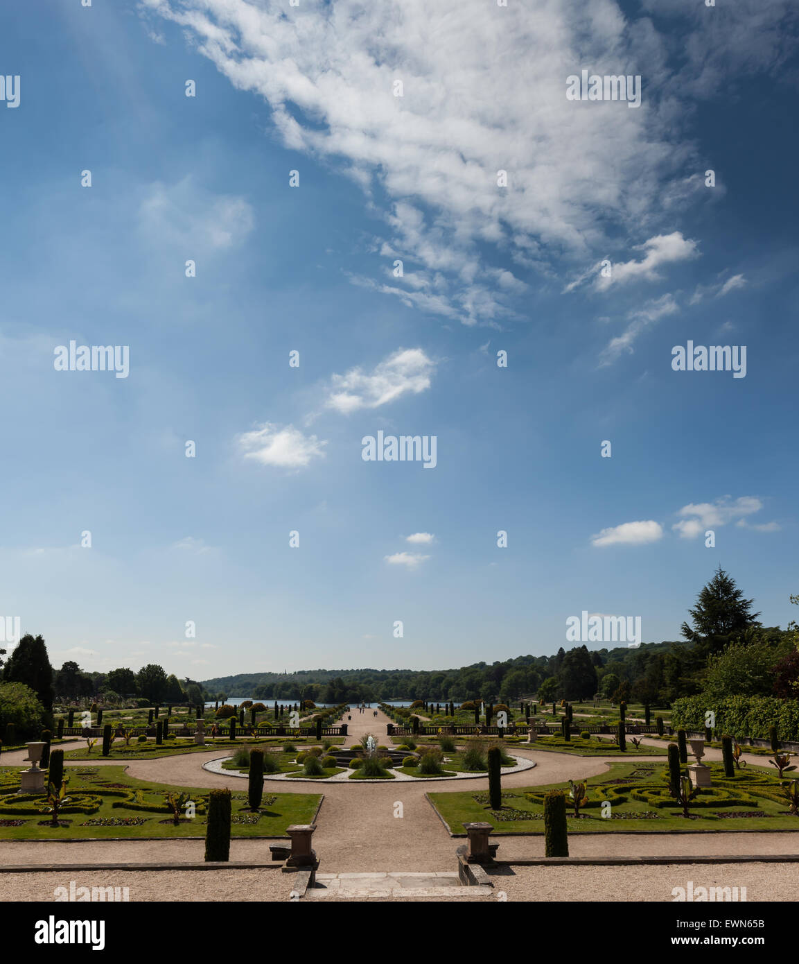 Jardins à l'italienne vue de la partie supérieure de la plate-forme d'observation Le Jardin de fleurs Banque D'Images