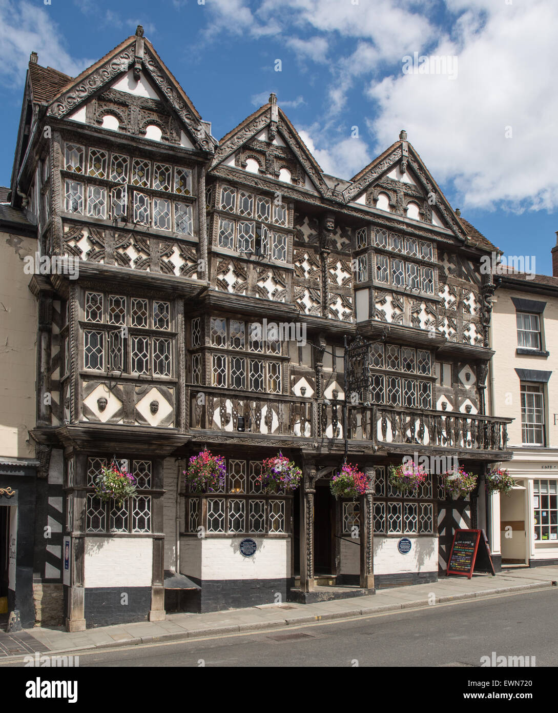 L'hôtel Feathers dans Bull Ring, Ludlow, Shropshire, une maison à pans de bois de 1619 et l'une des plus célèbres maisons dans Ludlow Banque D'Images