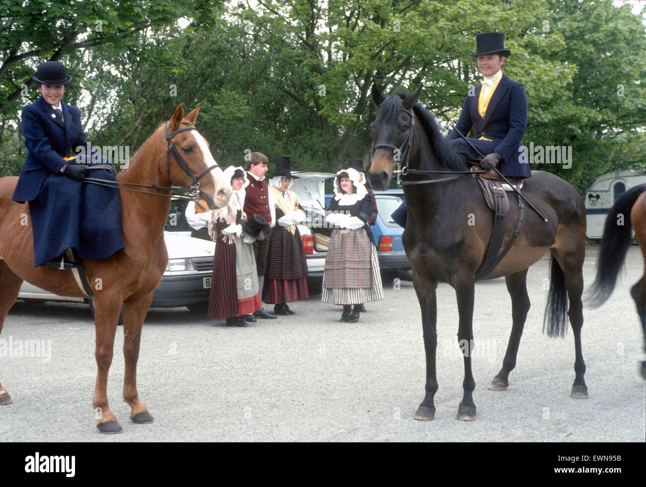 Pays de Galles d'Anglesea événement équestre au Royaume-Uni, des femmes motocyclistes costumés à cheval Banque D'Images