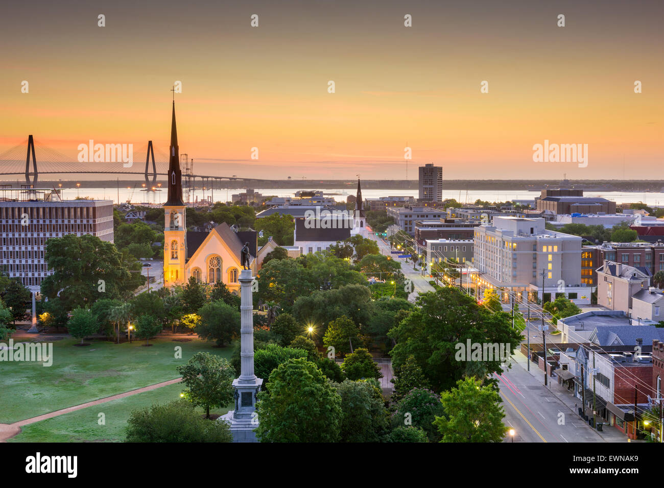 Charleston, Caroline du Sud, USA skyline sur Marion Square. Banque D'Images