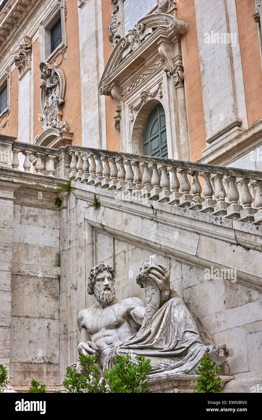 La colline du Capitole, entre le Forum et le Campus Martius, est l'une des sept collines de Rome Banque D'Images