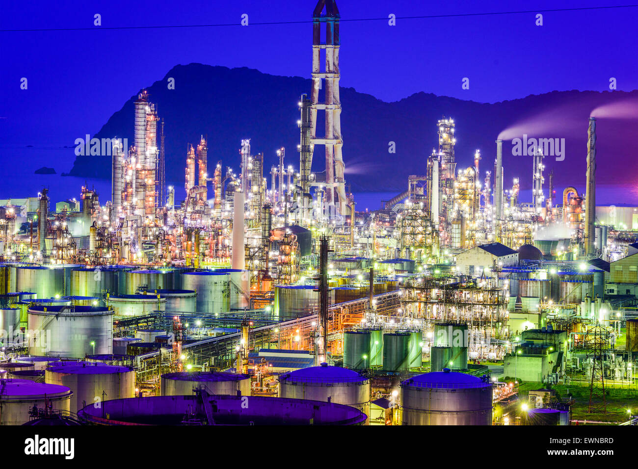 Les raffineries de pétrole de Wakayama, Japon. Banque D'Images