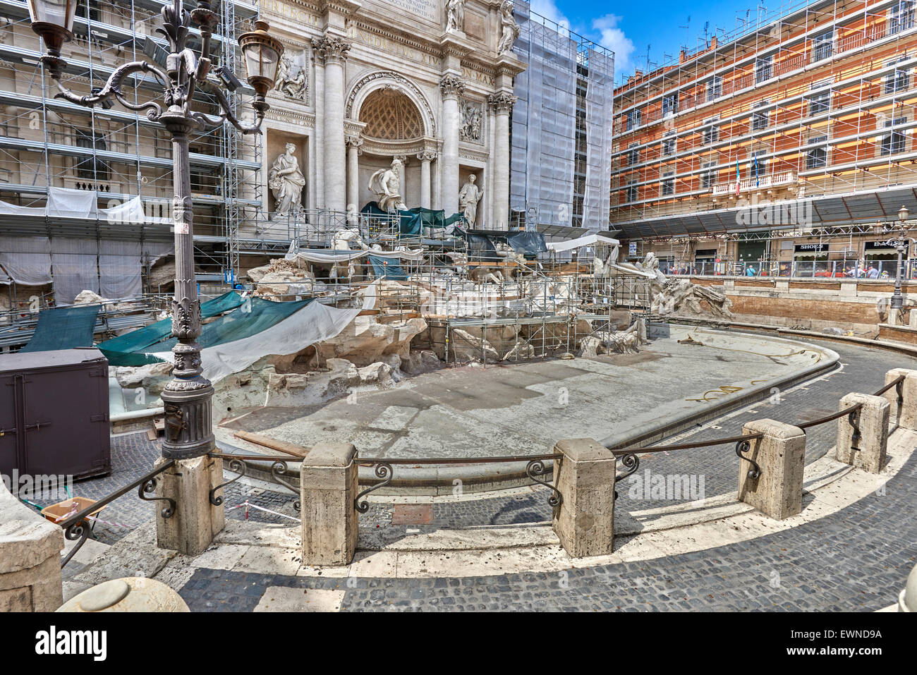 La fontaine de Trevi (Italien : Fontana di Trevi) est une fontaine dans le quartier de Trevi à Rome, Italie Banque D'Images