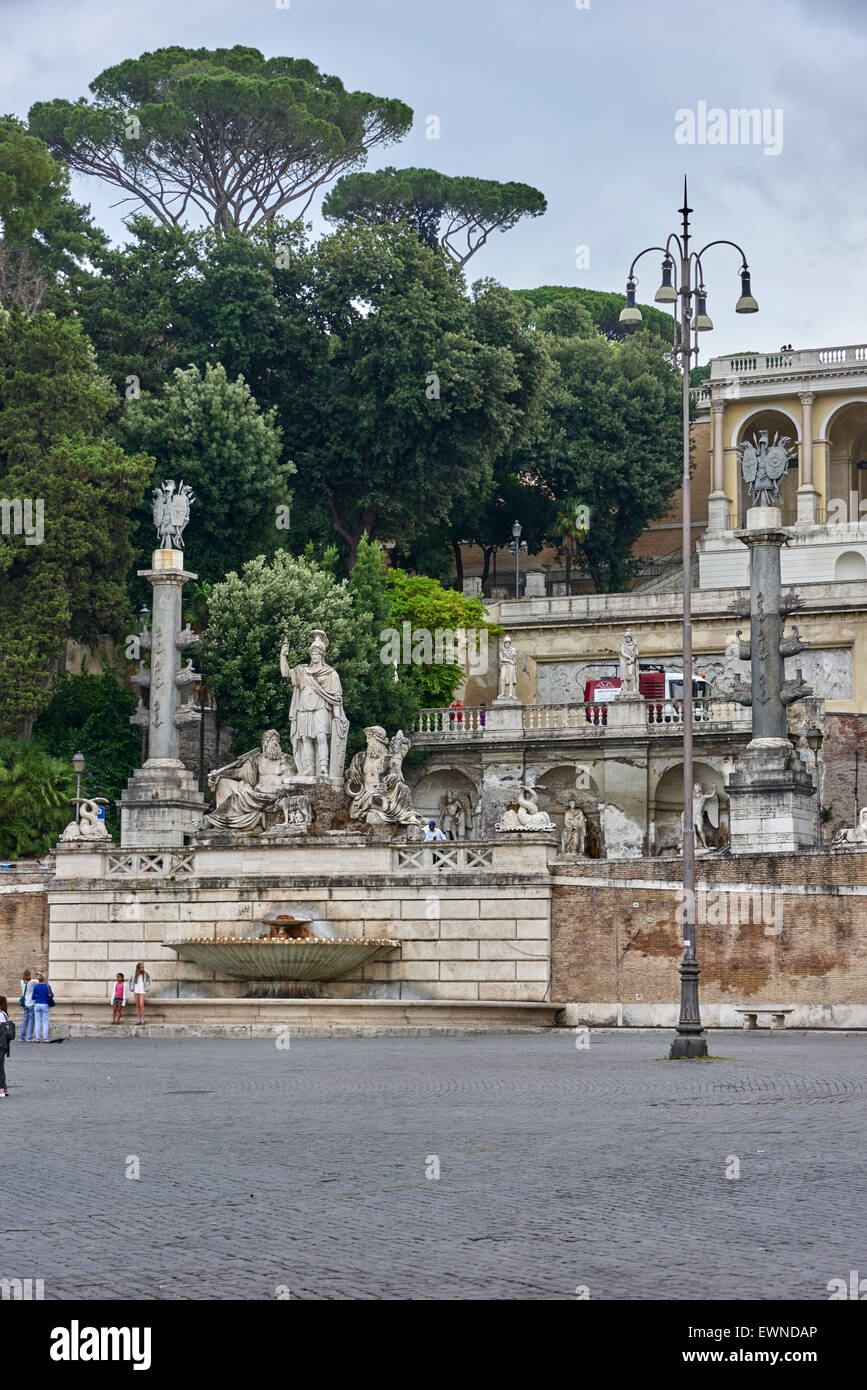 La Piazza del Popolo est une grande place urbaine à Rome. Le nom en italien moderne signifie littéralement "Place du Peuple" Banque D'Images